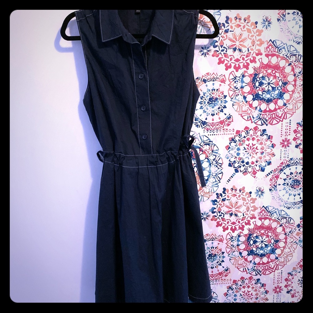 Adorable Simply Vera dress w/stitching detail